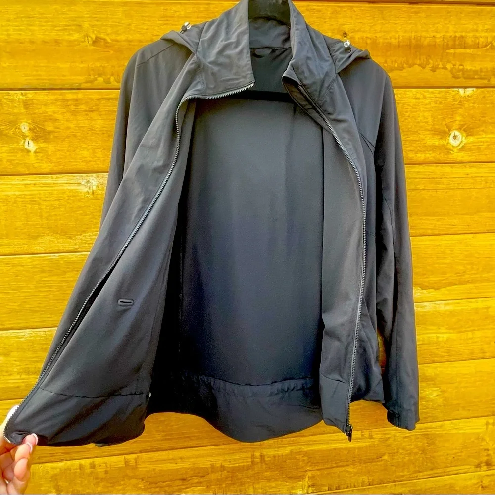 Lululemon Black Women Jacket with Hoodie and lining Size 4